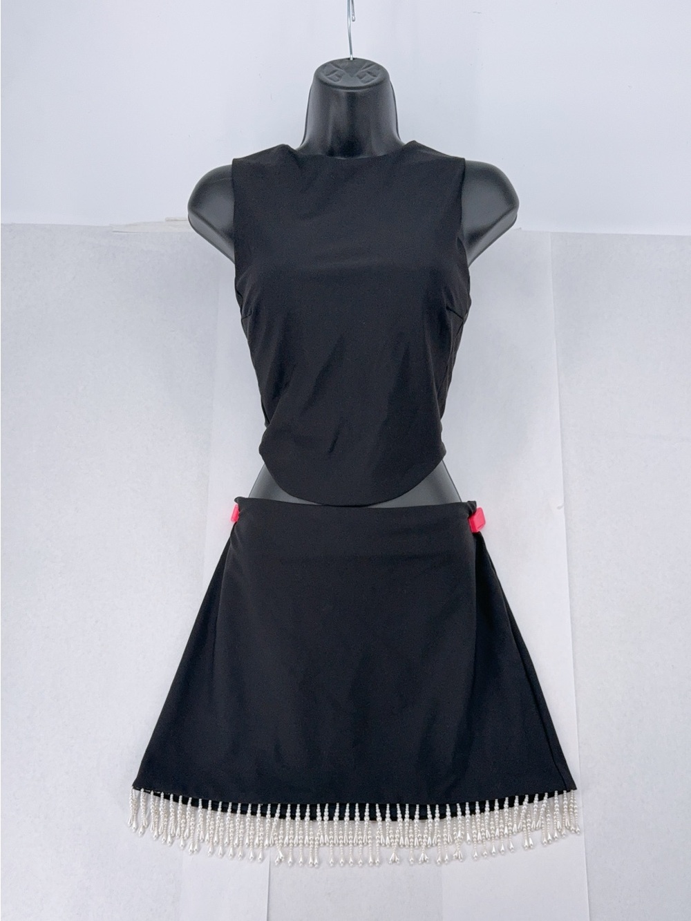 House of Harlow 1960 Blouse and skirt set the skirt features hanging beads Sz 6